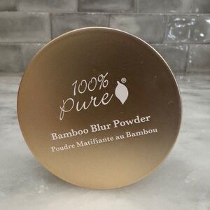 100% Pure Bamboo Blur Powder - Translucent in Rose Gold Compact